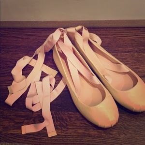NWT BCBG Ballet Slipper Inspired Flats